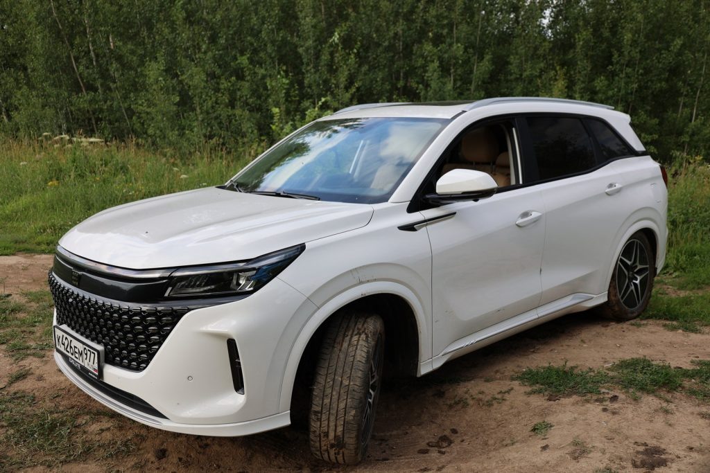 7-местный гибридный кроссовер Evolute i-Space, выпуск которого ведётся на липецком заводе «Моторинвест» .