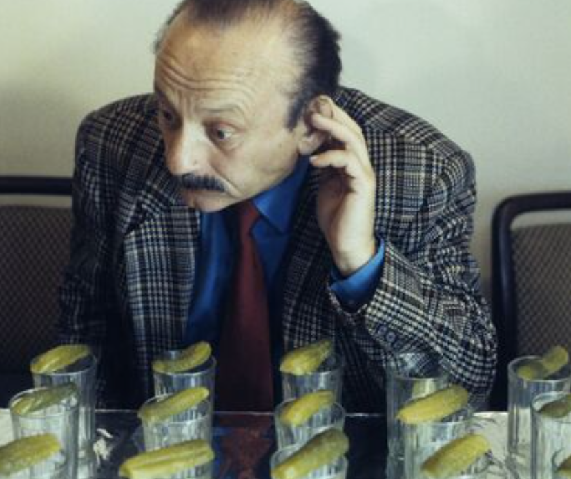 Артист Семен Фарада на празднике граненого стакана в 1996 году. Фото Карена Карташяна