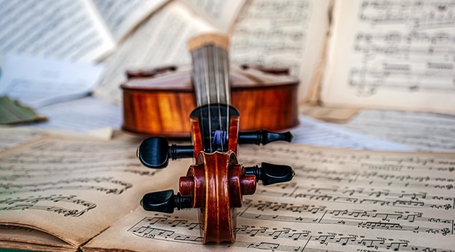 Ноты и скрипка // Фото: Pixabay / Ri_Ya