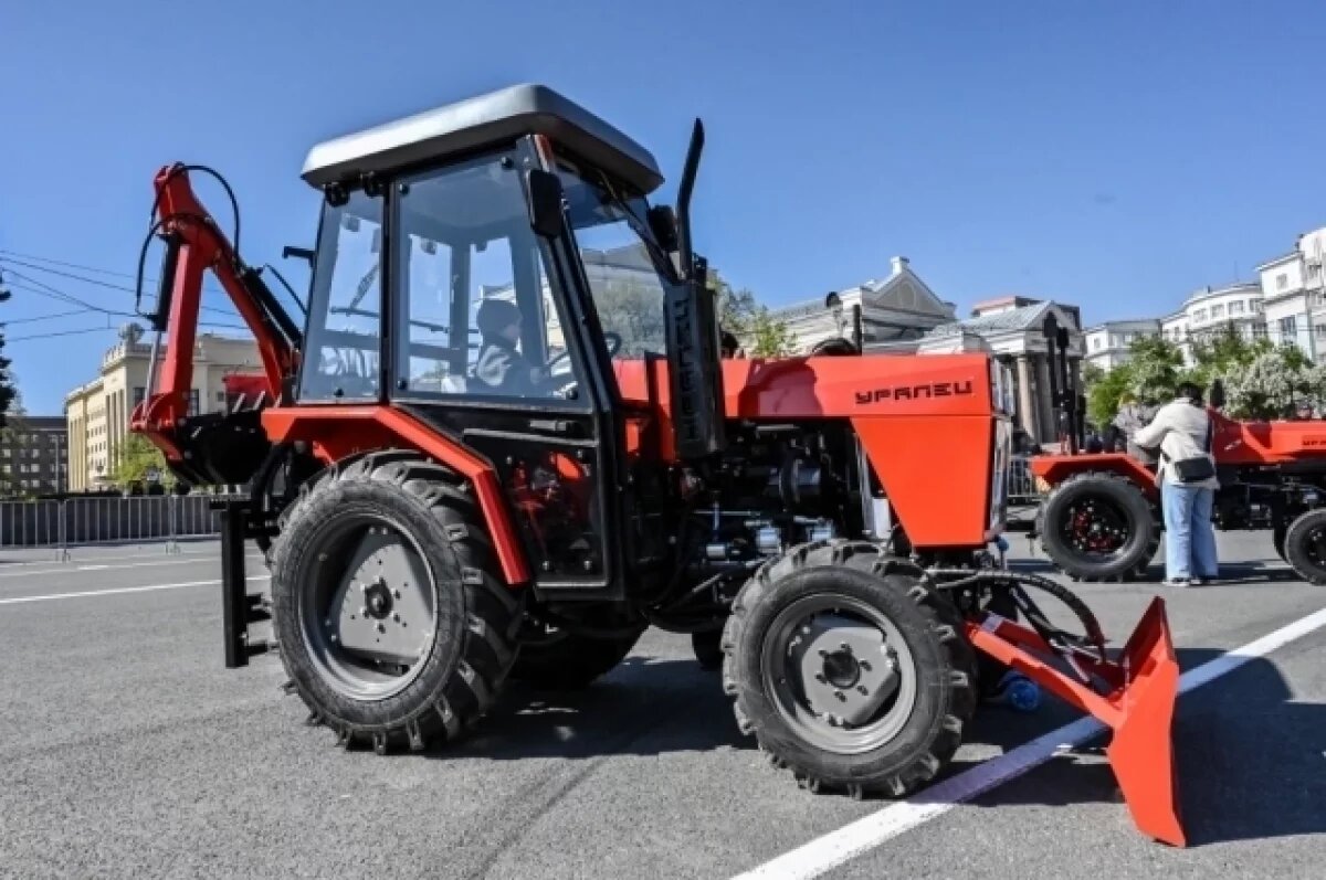    Муниципалитеты Ямала получили новую технику для уборки дорог