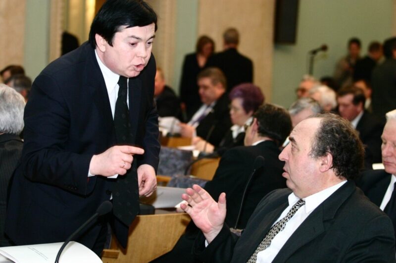 Виктор Якуба (слева) умел находить общий язык с «ылитой». Фото: Столица С 