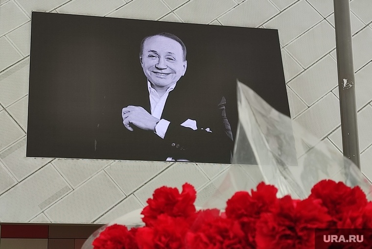    В Москве проходит церемония прощания с Александром Масляковым