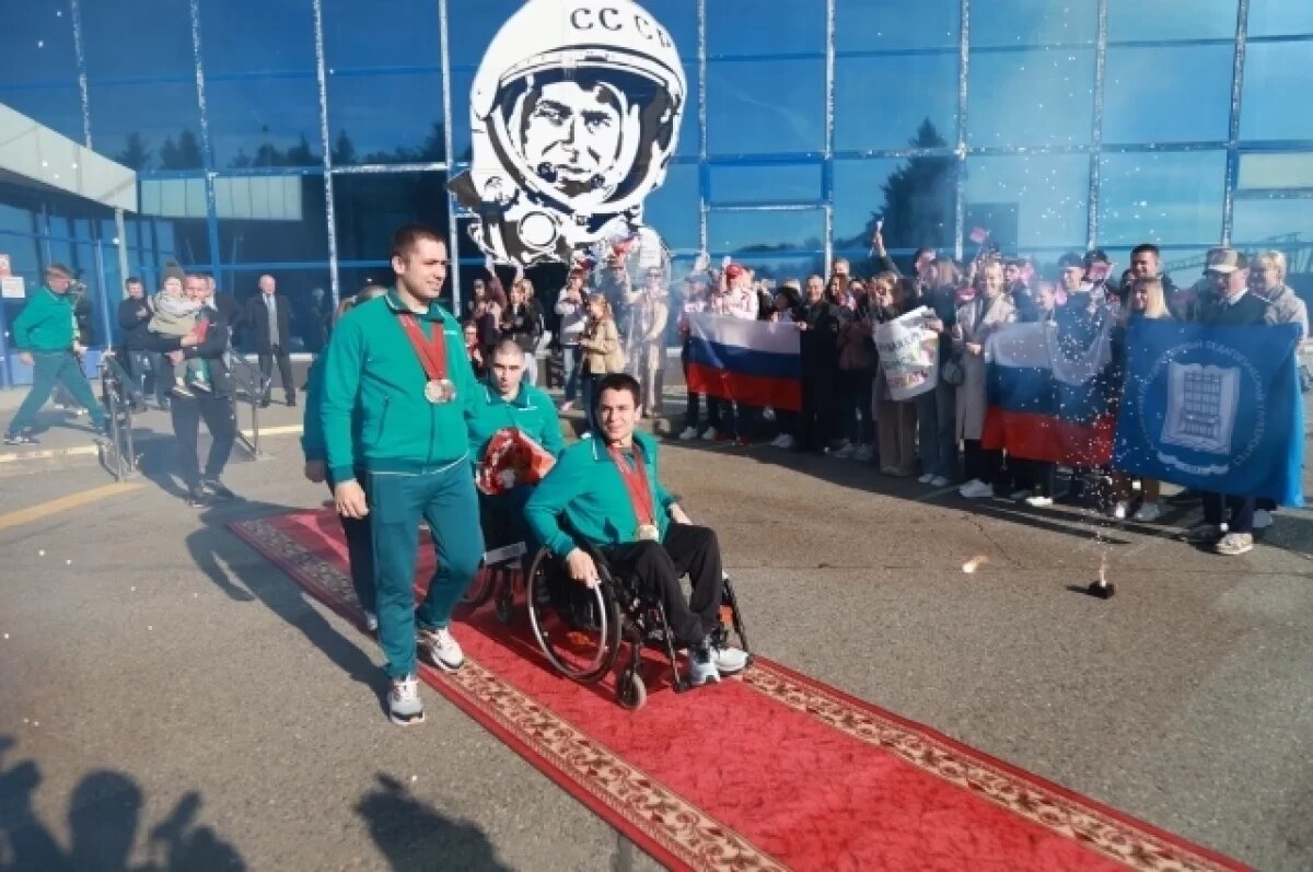    Алтайские паралимпийцы прилетели в Барнаул