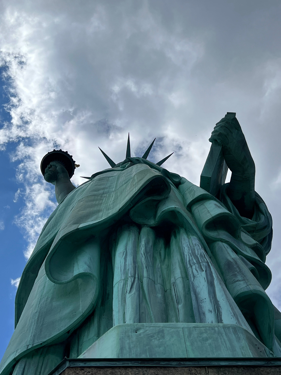 Так Статуя Свободы выглядит снизу. Фотография из личного архива. 