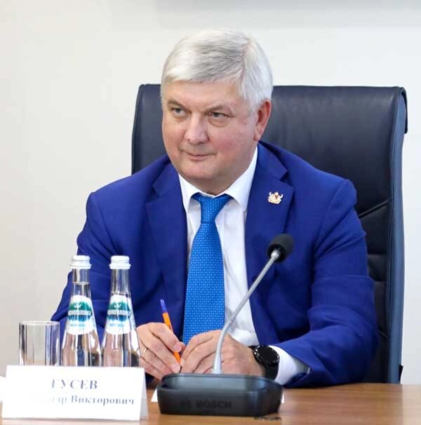    С назначением нового мэра поздравил губернатор Александр Гусев. Фото: Администрация Воронежа