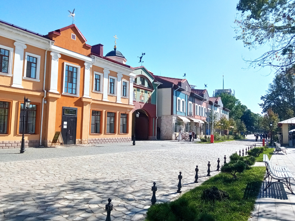 Улица, по которой мы пошли осматривать достопримечательности 