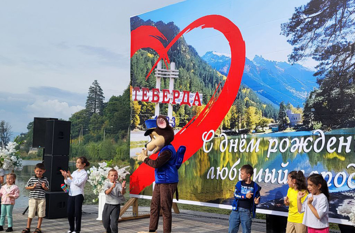 На празднике от души в последние дни каникул веселилась детвора.