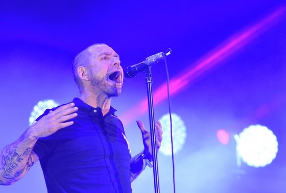    Певец, поэт, лидер панк-рок-группы «Ляпис Трубецкой» Сергей Михалок