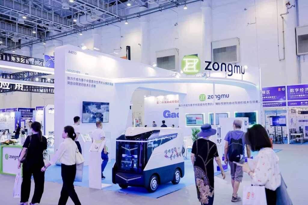    Silkworm (шелкопряд) от «Longyu Technologies» — мобильная, роботизированная зарядная станция
