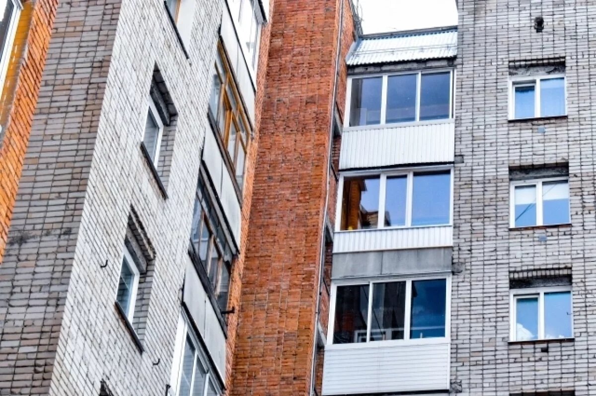    В Лесосибирске мать двоих детей разбилась, пытаясь забраться на второй этаж