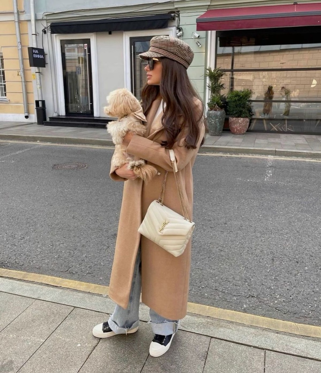 Модель бренда OVERCOAT.