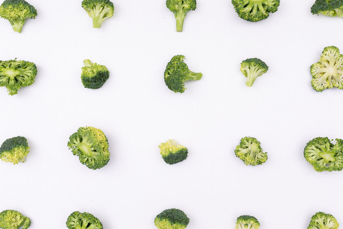 https://ru.freepik.com/free-photo/broccoli-pattern-arranged-row-by-row-white-surface_6811265.htm#fromView=search&page=1&position=3&uuid=e20352b5-141f-45fe-926b-43a44dd1361c