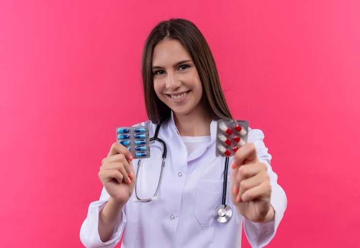 https://img.freepik.com/free-photo/smiling-young-doctor-girl-wearing-stethoscope-medical-gown-holding-pills-isolated-pink-background_141793-38897.jpg?t=st=1726068555~exp=1726072155~hmac=b47c8bd62abe9d18a76f267ee7e51b6d79ed9001a02ae42881b70b4784eee1d0&w=740