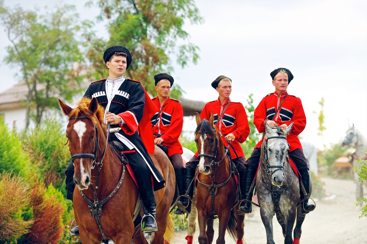 Россия: любимые анекдоты про легендарного комдива Чапаева и ординарца Петьку. Фото из Яндекс картинки