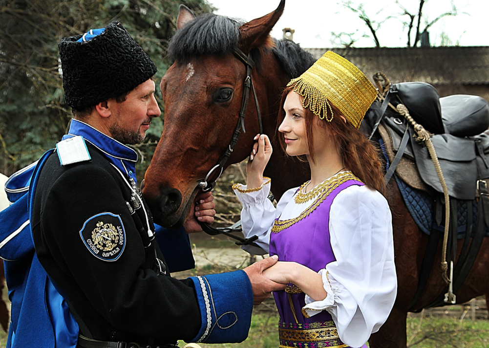 Россия: любимые анекдоты про легендарного комдива Чапаева и ординарца Петьку. Фото из Яндекс картинки 