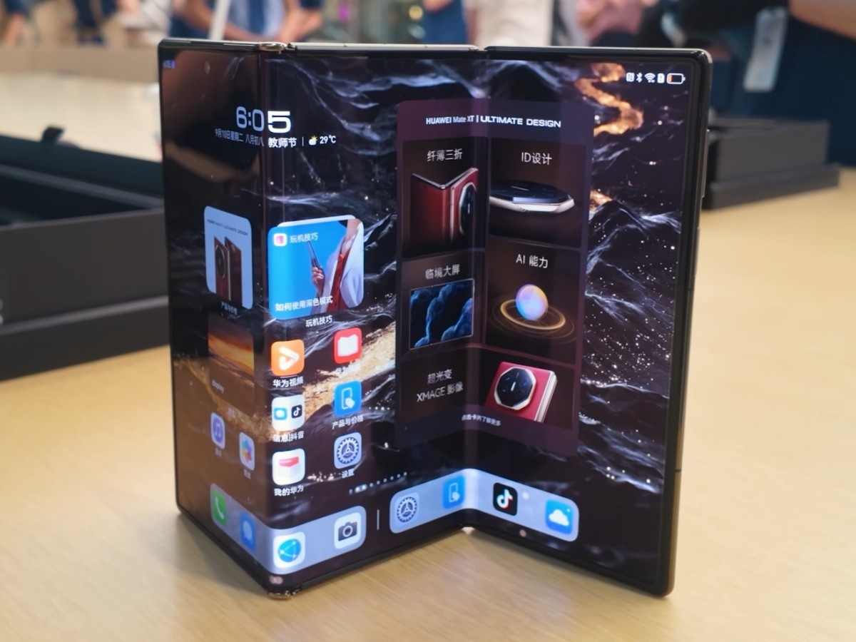    В сети появились первые мини-обзоры «тройной» раскладушки HUAWEI Mate XT [ВИДЕО]
