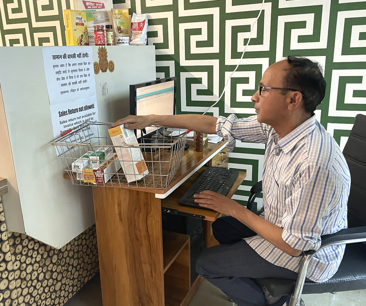 В магазине фирмы Рatanjali в Дели. Индия.SunTravel (с)