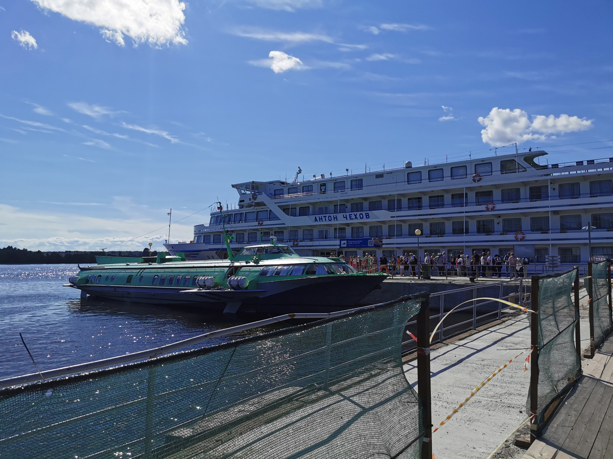 Суета на причале