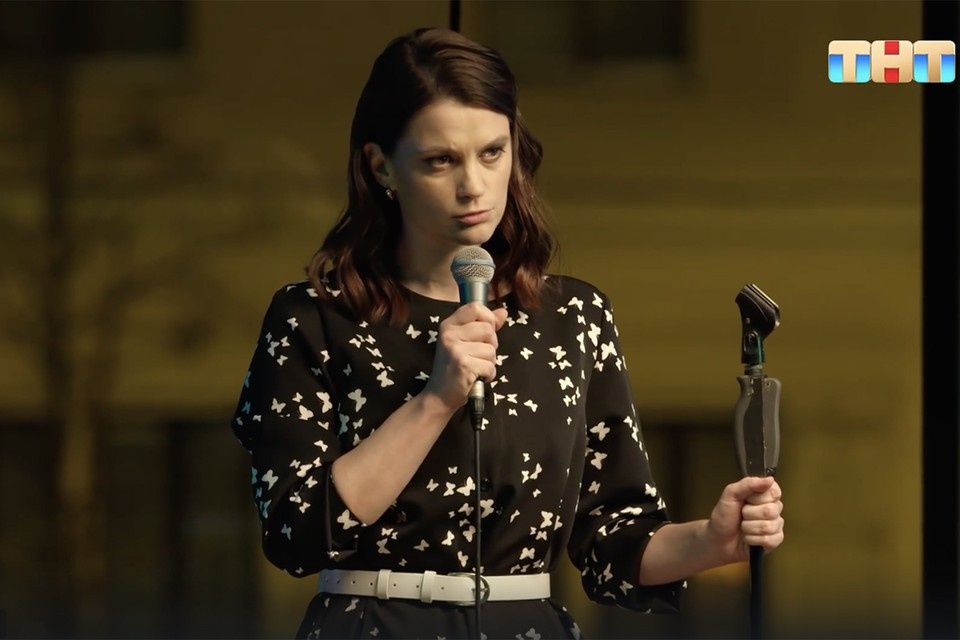    Латвия запретила въезд в страну юмористке Марии Марковой кадр с видео ТНТ.