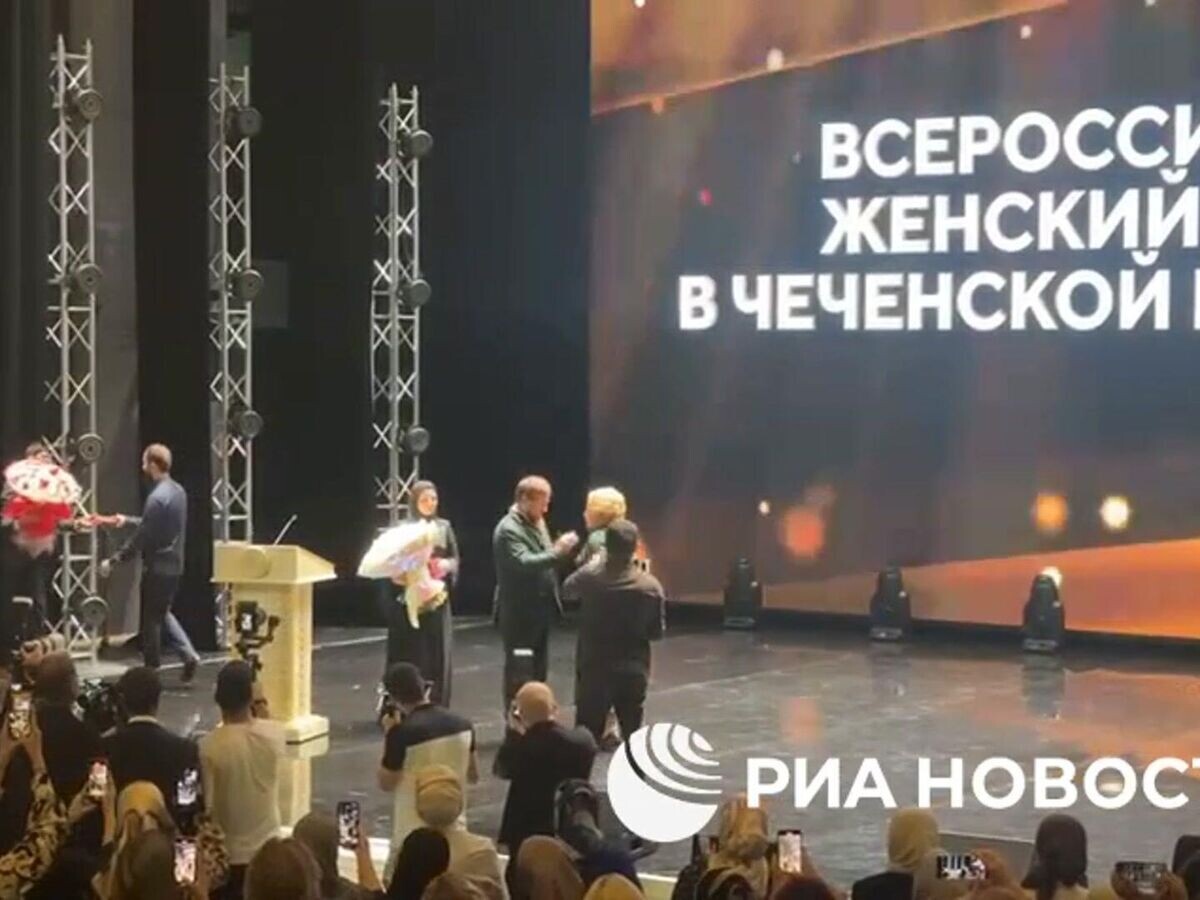    Вручение в Грозном Валентине Матвиенко ордена имени Ахмата Кадырова© РИА Новости