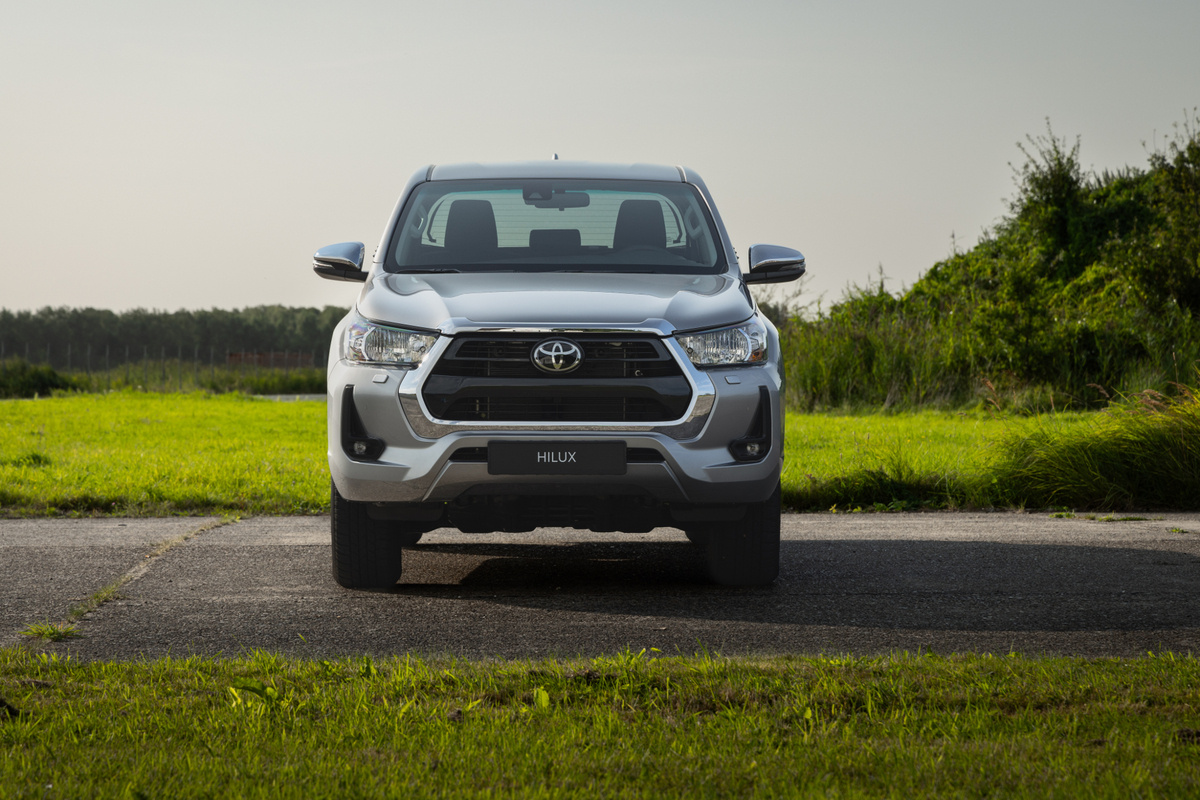 Официально: Toyota Hilux стал гибридом!