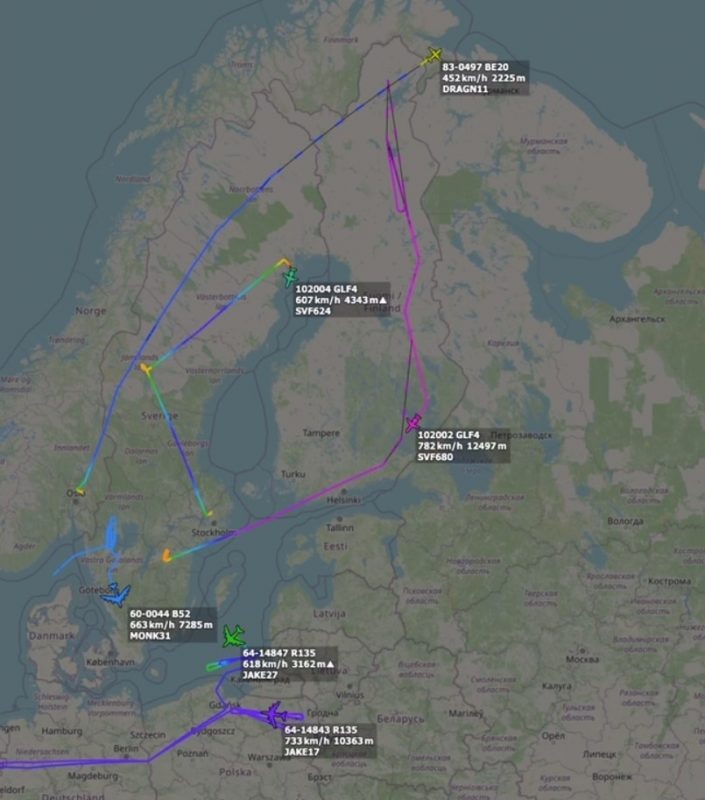    Маршруты натовских самолетов поддержки.
