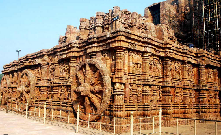 Знаменитый храм Сурьи в Карнаке. Фото: putidorogi-nn.ru