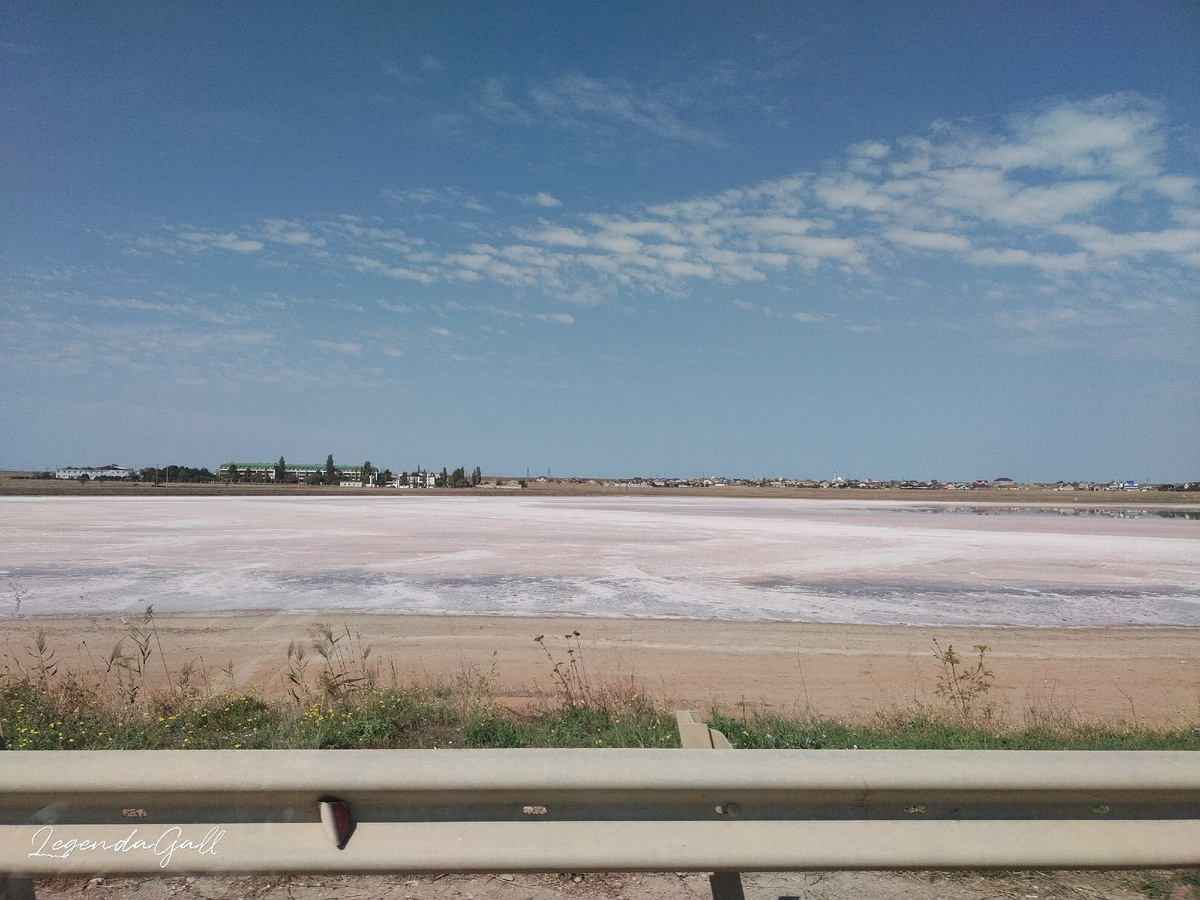 Оно после дождей немножко с водой и розоватого оттенка