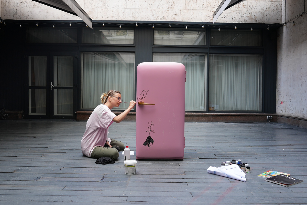    Полина Уварова за работой