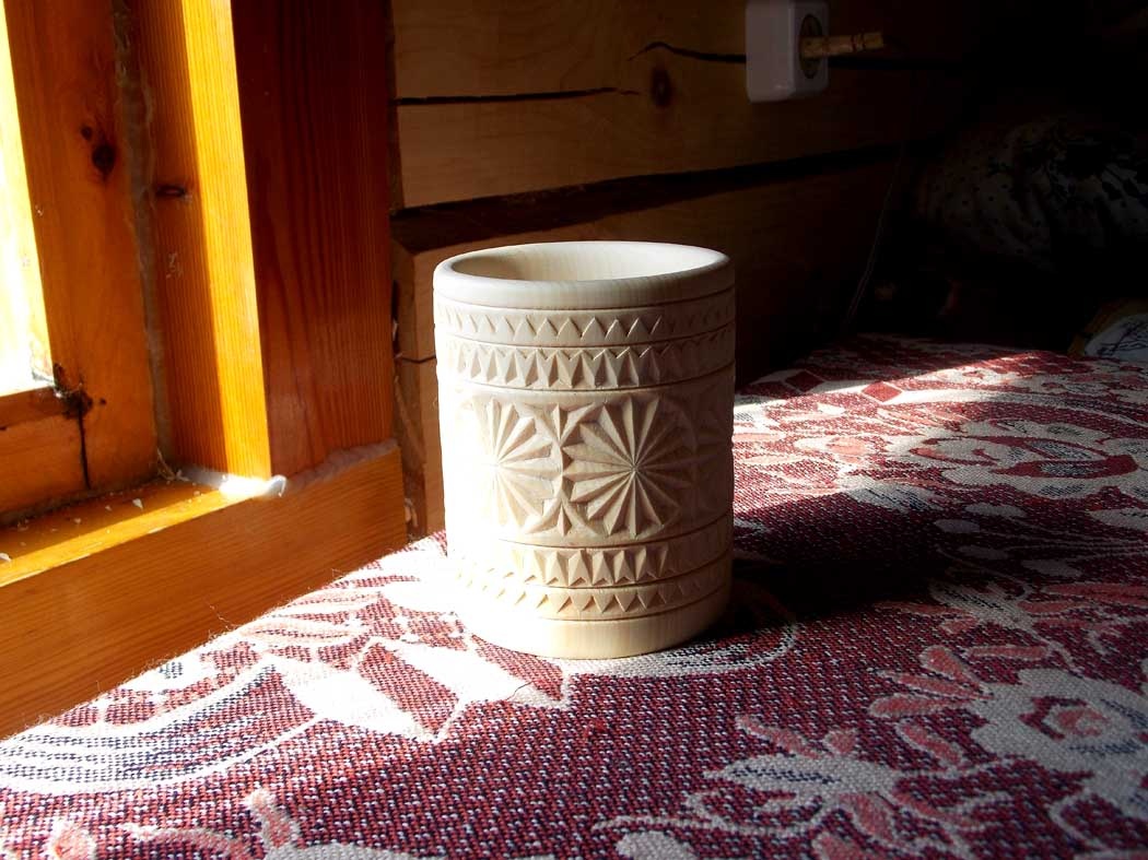 Карандашница. Резьба и фото автора