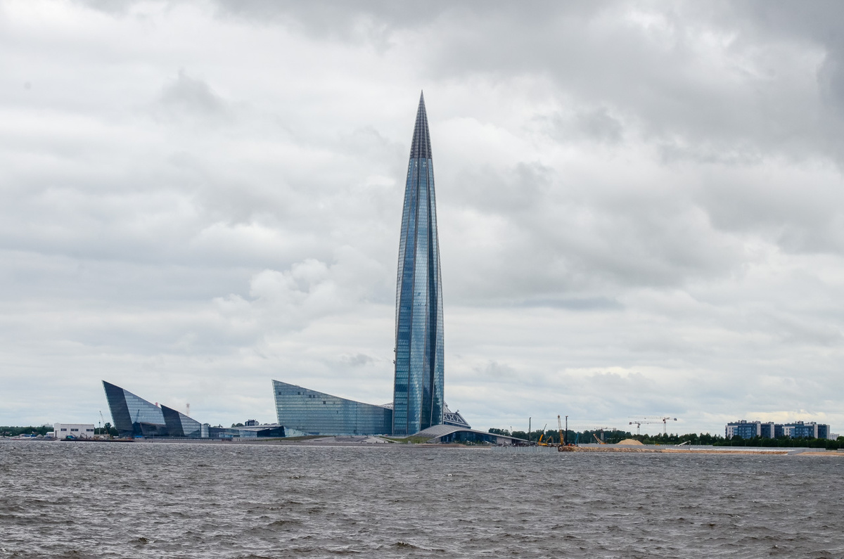 Петербуржцы в тестовом режиме могут посетить «Лахта Центр».  Фото: Дмитрий Шевалдин