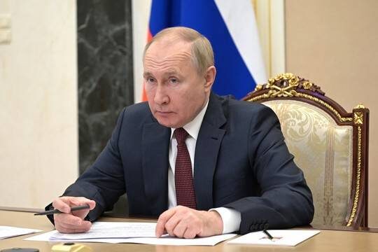    Владимир Путин призвал подумать об ограничениях на экспорт урана, титана и никеля