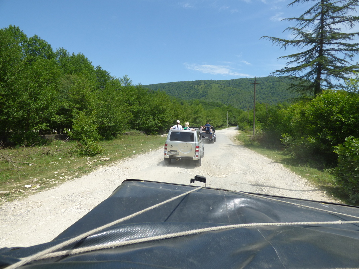 На джипах по Военно-Сухумской дороге