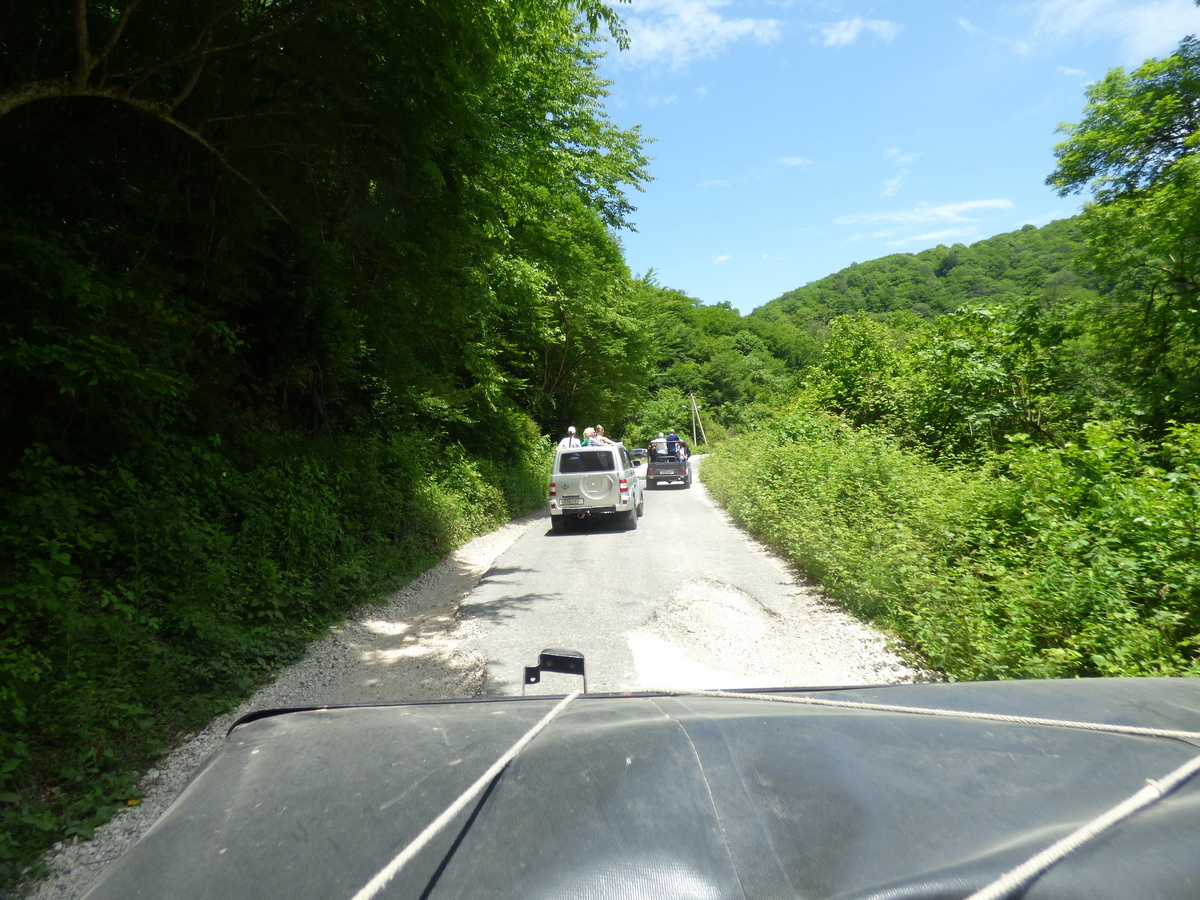 На джипах по Военно-Сухумской дороге