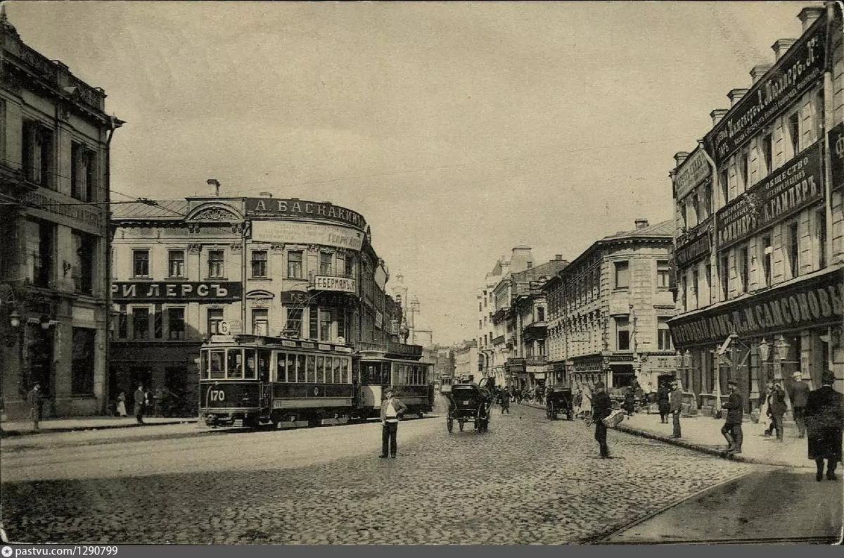 Мясницкая улица от Бульварного кольца в сторону Садового, 1910-1914. Автор фото: А.А. Губарев. С сайта www.pastvu.com.