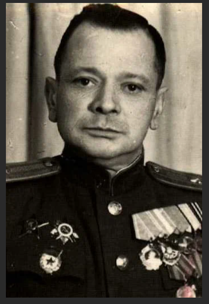 М.В.Евстигнеев (1902-1954). Источник - https://ru.wikipedia.org/wiki/Евстигнеев,_Михаил_Васильевич