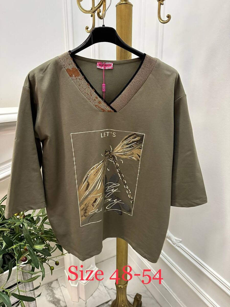 4 размера, с 48 по 54 (но лучше смотреть на замеры в группе)