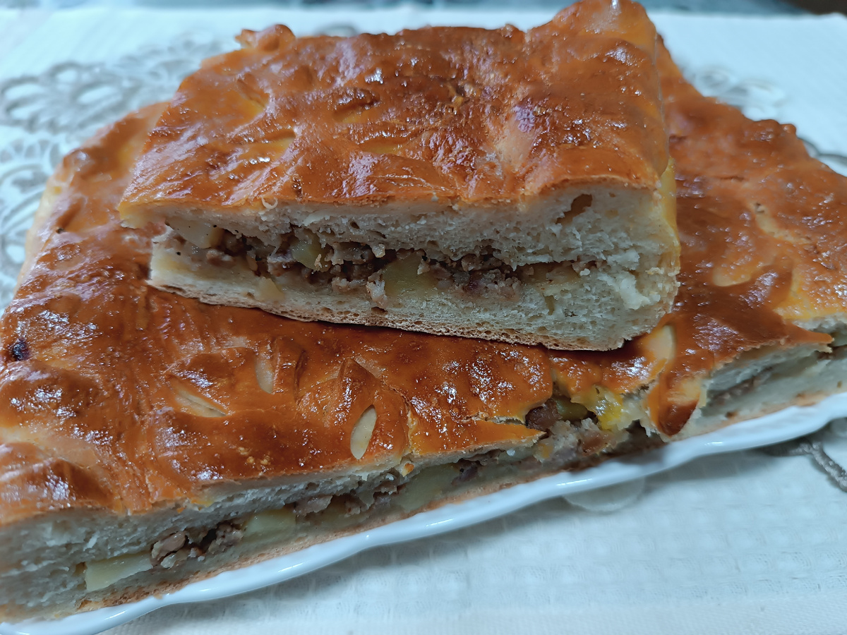 Пирог с мясом и картошкой