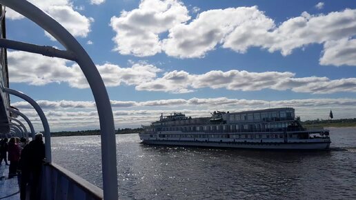 Встретились на реке 🌊теплоходы Космонавт Гагарин ⛴️ и А.С. Попов🚢 ⚓⛵ 04.09.2024