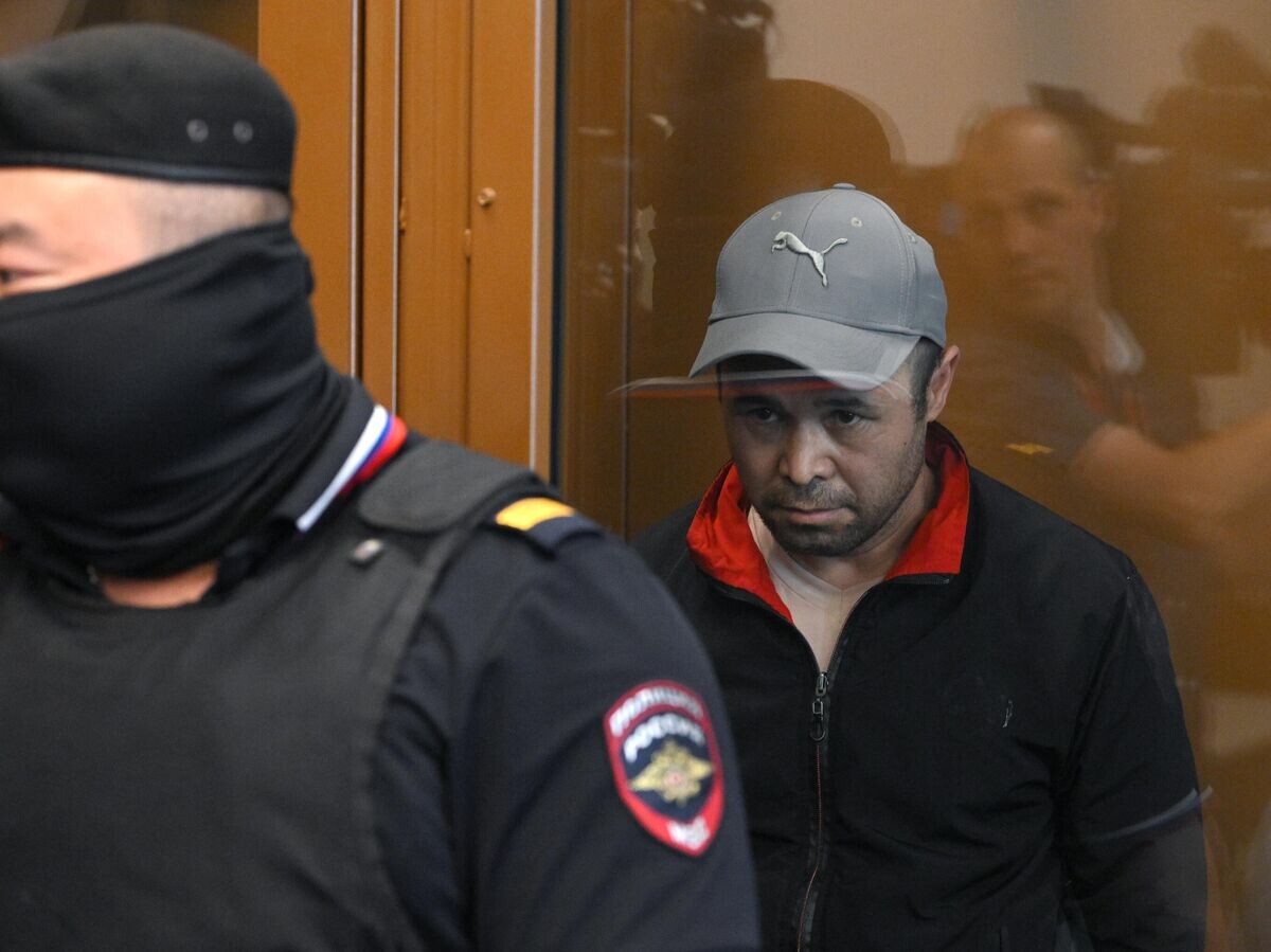    Повар компании-производителя фасоли "Савон-К" гражданин Таджикистана Карим Норматов в Замоскворецком районном суде Москвы© РИА Новости / Максим Блинов