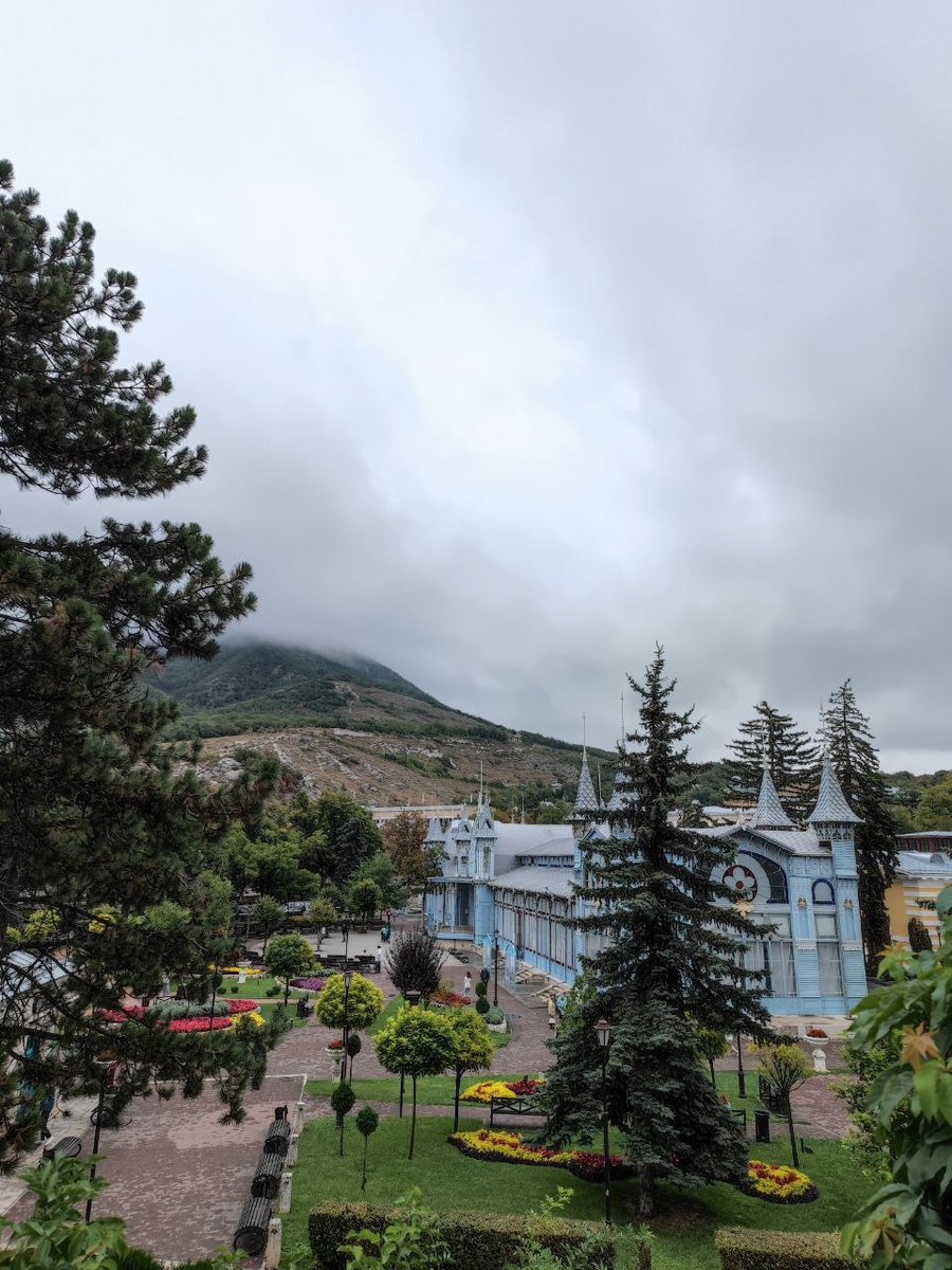 «Путешествуй достаточно далеко и ты встретишь себя» - Дэвид Митчелл