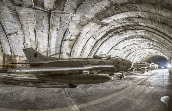 Старый подземный аэродром в Албании