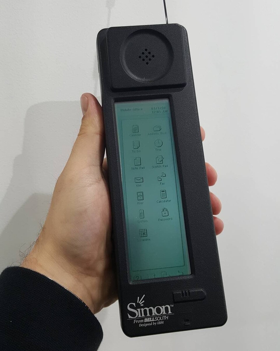 Пример самого первого мобильного графического окружения на примере IBM Simon, 1994 год. Изображение взято из свободного источника. 