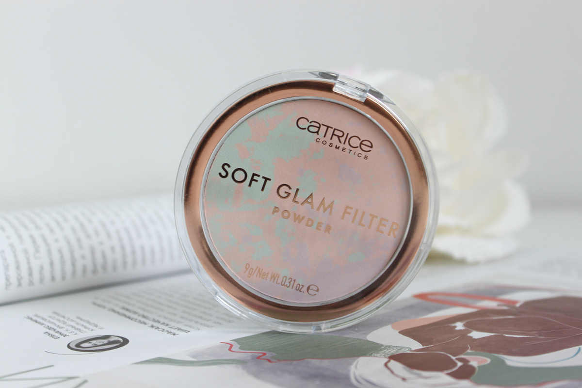 Пудра Catrice Soft Glam Filter Powder.