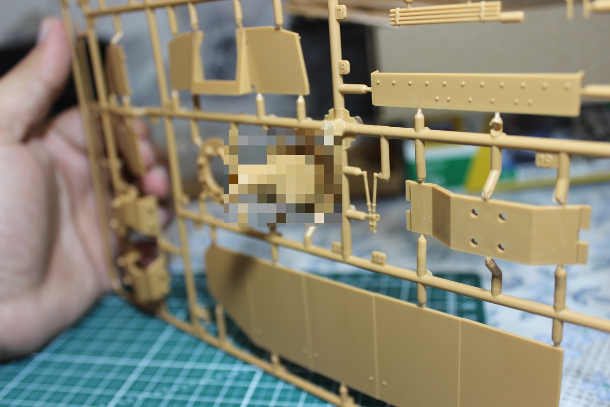 За такие детали на обзоре могут и предупреждение кинуть XD