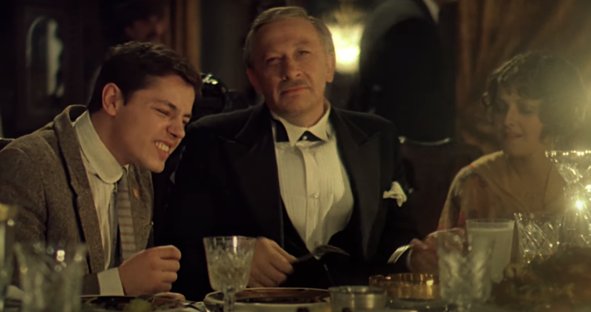 Пятидесятилетие трудовой деятельности *Папы*. Банкет. Вилочное соло.