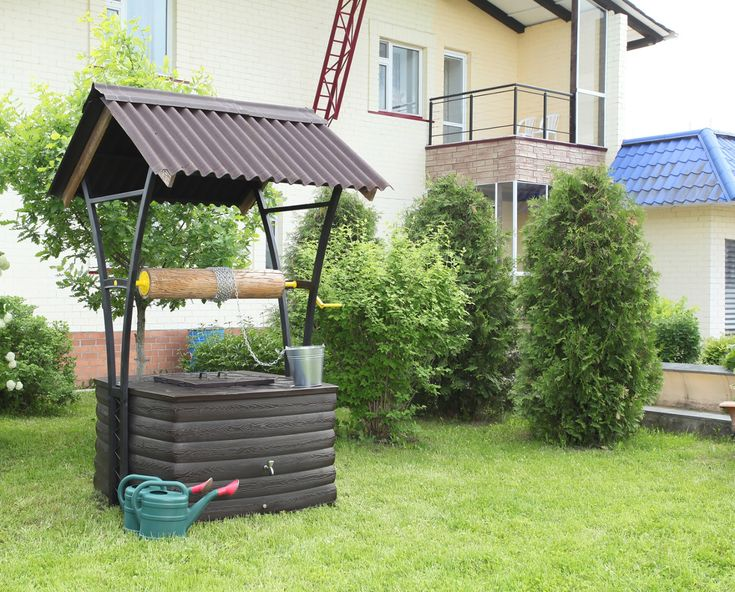 Колодец на участке с домиком