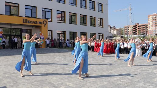 День знаний. Выступление на открытии школы.