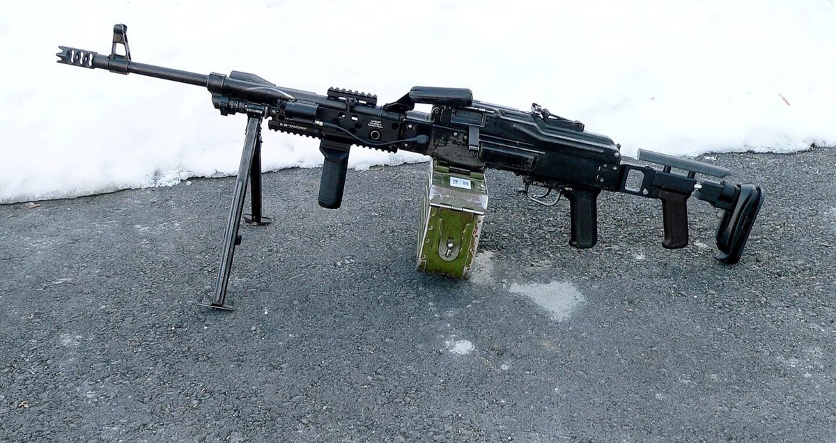 Пулемет ПКМ в модном "обвесе"