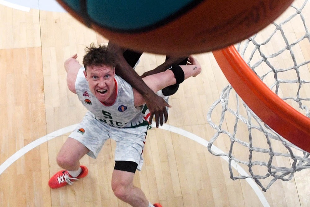    Дмитрий Кулагин вывел УНИКС на Суперкубок Единой лиги в качестве капитана команды. / РИА Новости